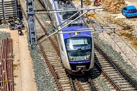 Βουλή: Κατατέθηκε το νομοσχέδιο για τον σιδηρόδρομο - Τι προβλέπει 