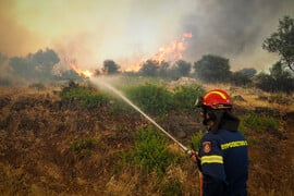 Χωρίς ενεργό μέτωπο οι πυρκαγιές σε Αττική, Εύβοια, Κύθηρα, Μεσσηνία, Χανιά