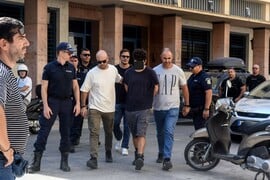 Πάτρα: Ήταν εκεί και έσβηνε τη φωτιά ως εθελοντής, υποστηρίζουν οι δικηγόροι του 25χρονου 