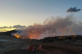 Χανιά: Μαίνεται η φωτιά που ξέσπασε την Πέμπτη κοντά σε εργοστάσιο ανακύκλωσης