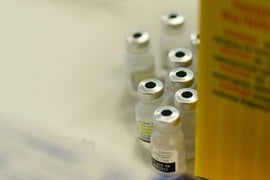Pfizer: Συμφωνία με Τραμπ για να μειωθούν οι τιμές - Πόσο θα πληρώνουν πλέον οι Αμερικανοί