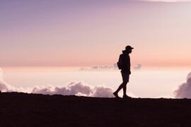 Νέα έρευνα για το Αλτσχάιμερ: Ακόμη και 3.000 βήματα την ημέρα μπορεί να καθυστερήσουν την εξέλιξή της