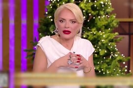 Έλενα Χριστοπούλου: «Αν κάποιος τραγουδιστής πέσει από μπαλκόνι μετά από τόση λάσπη;»