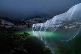 Όταν η φύση αφηγείται την ιστορία της: Το σπάνιο στιγμιότυπο με τη διάφανη «κουρτίνα» στην Κοιλάδα της Αόστα