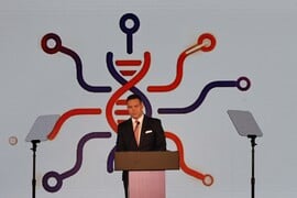 ΣΤΕΦΑΝΟΣ ΚΑΣΣΕΛΑΚΗΣ ΚΟΜΜΑ ΝΕΟ ΟΝΟΜΑ