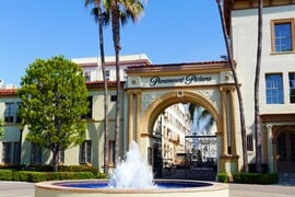 PARAMOUNT ΣΤΟΥΝΤΙΟ ΧΟΛΙΓΟΥΝΤ WARNER BROS