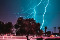 Έκτακτο δελτίο καιρού από την ΕΜΥ: Καταιγίδες, χαλάζι και πολλοί κεραυνοί - Ποιες περιοχές πλήττονται