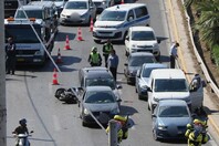 Τροχαίο με νεκρό στην Παραλιακή - Mηχανή τράκαρε με τουλάχιστον επτά αυτοκίνητα