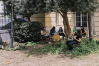 Μέσα στη βιβλιοθήκη της Νομικής Σχολής