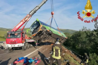 Ιταλία: Λεωφορείο με 38 επιβάτες έπεσε σε γκρεμό