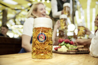 1ο Paulaner Oktoberfest: Η μεγαλύτερη γιορτή μπίρας έρχεται στην Αθήνα και μετράμε ήδη αντίστροφα