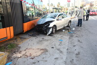 Παλαιό Φάληρο: Σύγκρουση συρμού του τραμ με αυτοκίνητο - Ένας νεκρός