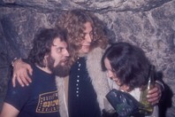 «Ήταν σαν μεσαιωνικό όργιο!»: Οι Led Zeppelin και το πιο εξωφρενικό πάρτι στην ιστορία του ροκ 