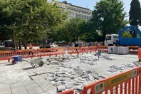 Ο δήμος Αθηναίων απολογείται για το σκάψιμο μπροστά από το περίπτερο της ΝΔ στο Σύνταγμα: Ήταν επείγουσες εργασίες