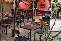Momo: Μας έμαθε το brunch και παραμένει αγαπημένο στέκι
