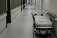 Λάρισα: «Έμεινε ώρα χωρίς οξυγόνο» λέει η γιαγιά του 9χρονο που πνίγηκε με πορτοκάλι σε σχολείο