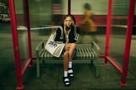 Η DKNY παρουσιάζει τη Συλλογή Άνοιξη/Καλοκαίρι 2025