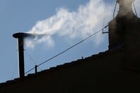 Εξελέγη ο νέος Πάπας – Λευκός καπνός από την Καπέλα Σιξτίνα