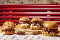 Pax Burgers: Η αυθεντική street food εμπειρία μόλις κατέκτησε και το Χαλάνδρι