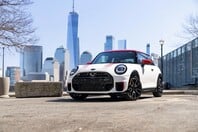 To MINI John Cooper Works στους δρόμους της Νέας Υόρκης