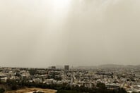 Καιρός: Πότε θα σταματήσουν οι βροχές - Πότε υποχωρεί η αφρικανική σκόνη