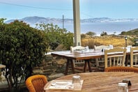 Veranda: Μια εξοχική βεράντα πάνω από το Αιγαίο