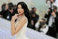 Η Dua Lipa επιβεβαίωσε τον αρραβώνα της με τον Callum Turner