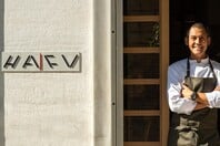 Hafu: Η επιστροφή του Σωτήρη Κοντιζά και του τηγανητού του κοτόπουλου