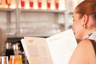 Krokosis: Spritz, Brunch και πολιτισμός στην πιο αυθεντική αυλή της Ελευσίνας