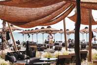 The C – Beach Restaurant: Σου δίνει έναν καλό λόγο για να μείνεις καλοκαίρι στην Αθήνα