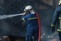 Φωτιά τώρα στον Πειραιά πίσω από το «Καραϊσκάκης»