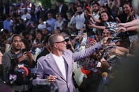 Μπραντ Πιτ: Οι fans τον παρακαλάνε να απολύσει την ενδυματολόγο του με αφορμή τα πρόσφατα outfits 