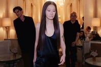Η Vera Wang γιόρτασε τα 76α γενέθλιά της με το πιο μίνι μαύρο φόρεμα