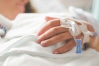 Λευκάδα: Με εκτεταμένη εγκεφαλική αιμορραγία 24χρονη που κατέρρευσε όταν δέχθηκε πρόταση γάμου