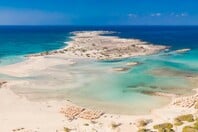 Η Corona γιορτάζει 100 χρόνια This is living σε τρεις εμβληματικές ελληνικές παραλίες