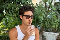 Ο Fin θέλει να δοκιμάσει όλους τους freddo cappuccino που κυκλοφορούν εκεί έξω