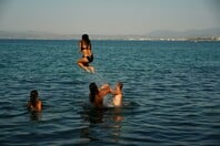 Καύσωνας: Αναβαθμίστηκε το έκτακτο της ΕΜΥ - Κόκκινη προειδοποίηση για επικίνδυνα καιρικά φαινόμενα