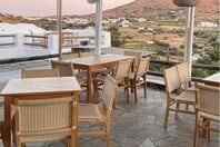 Από το Παγκράτι στην Τήνο: Ο «Ροζ Πάνθηρας» άνοιξε πανιά για τις Κυκλάδες