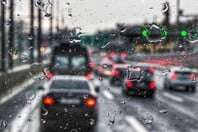 Πού βρέχει τώρα στην Αττική: Έντονα φαινόμενα και στη Βόρεια Ελλάδα