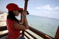 Αλεξανδρούπολη: Νήπιο 2 ετών έπλεε χωρίς τις αισθήσεις του - Διασώθηκε από ναυαγοσώστριες 