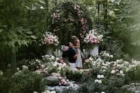 Τέιλορ Σουίφτ: Όλοι ψάχνουν το φόρεμα των αρραβώνων της που εξαντλήθηκε σχεδόν αμέσως