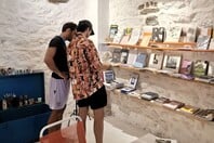 Arsenale: Το πιο απρόσμενο βιβλιοπωλείο των Κυκλάδων φτιάχτηκε στην Ανάφη