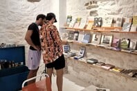 Arsenale: Το πιο απρόσμενο βιβλιοπωλείο των Κυκλάδων φτιάχτηκε στην Ανάφη