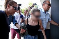 Δίωξη για κακούργημα στη 45χρονη για το τροχαίο με τη Porsche