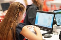 Τα κορίτσια δημιουργούν τον ψηφιακό κόσμο του αύριο 