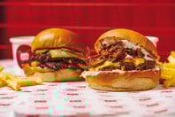 Pax Burgers: Το νέο concept Pax Mess σε προκαλεί να λερωθείς άφοβα