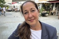 Γερμανία: Η δήμαρχος που μαχαιρώθηκε από τη θετή κόρη της αποκάλυψε ότι την βασάνιζε για ώρες