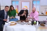 Κωνσταντίνος Αργυρός: Έφαγε σουβλάκι με καγκουρό σε εκπομπή στην Αυστραλία