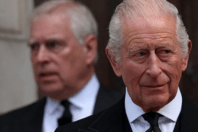 Από πού παίρνει τα χρήματά του ο βασιλιάς Κάρολος;