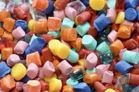 Μικροπλαστικά: «Μέχρι και μια ολόκληρη πιστωτική κάρτα καταπίνουμε κάθε εβδομάδα»